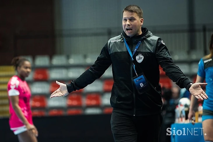 Лига чемпионов. "Мец" остановлен в Бухаресте, а "Эсбьерг" выплыл из тумана, изображение №5