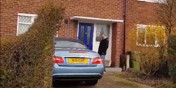 Фанат проехал 180 км, чтобы потроллить сына. Его команда проиграла, хотя вела в 2 мяча