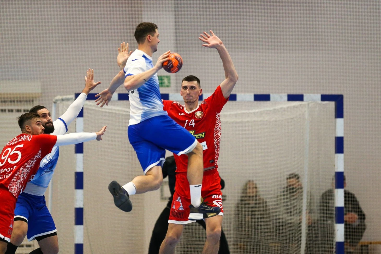 Дмитрий Житников: "Первый тайм против белорусов— из ряда вон. Как будто не пришли на игру", изображение №4