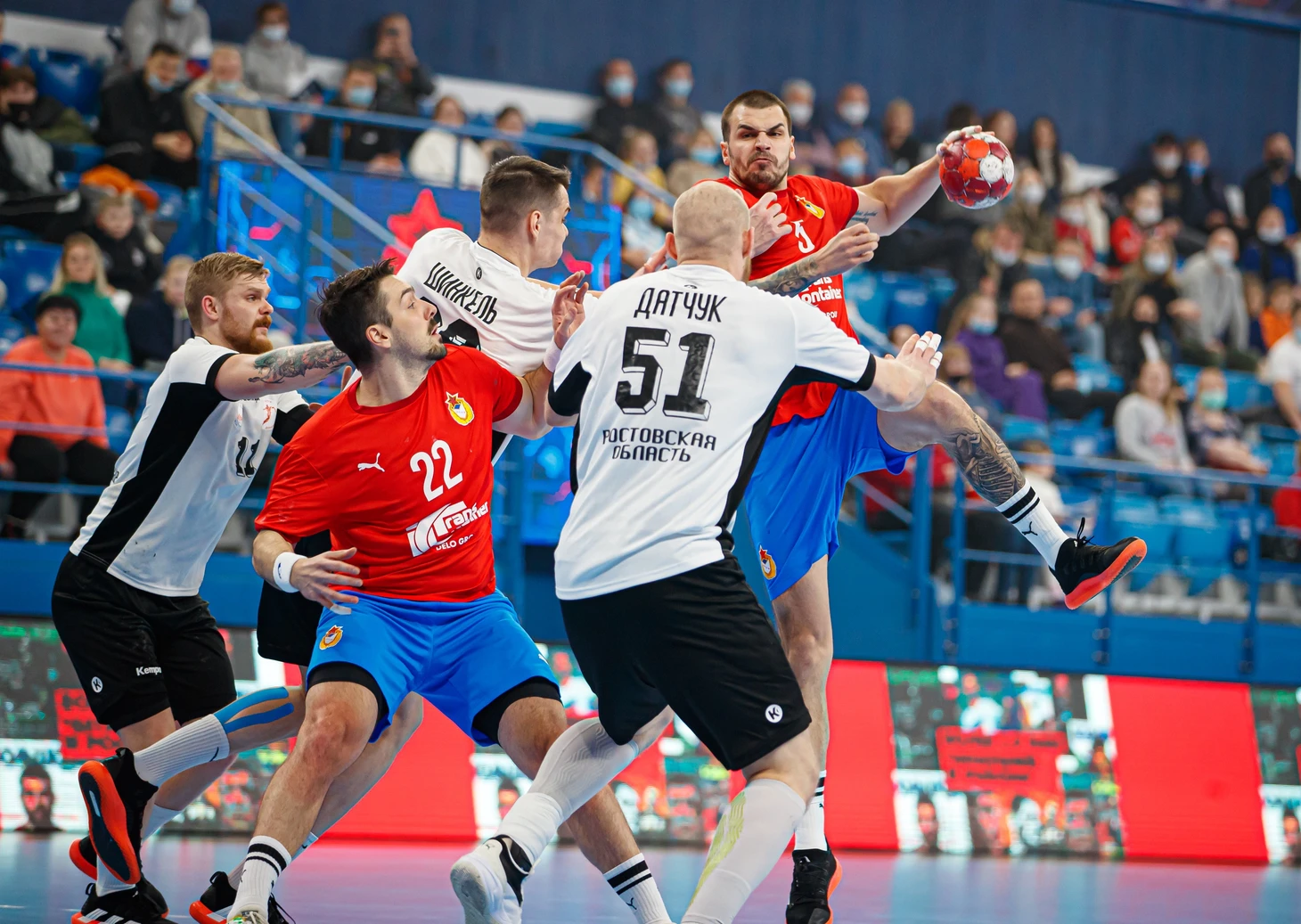 Чемпионат России. Спокойствие ЦСКА, 45 блистательных минут "Донских Казаков" и осечка "Пермских Медведей", изображение №1