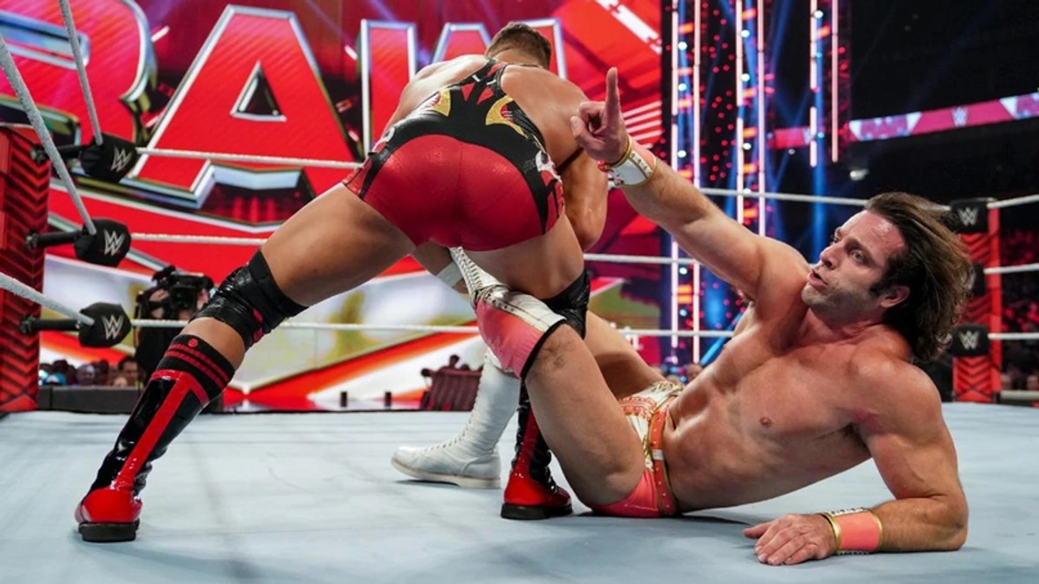 Обзор WWE Monday Night RAW 18.04.2022, изображение №17