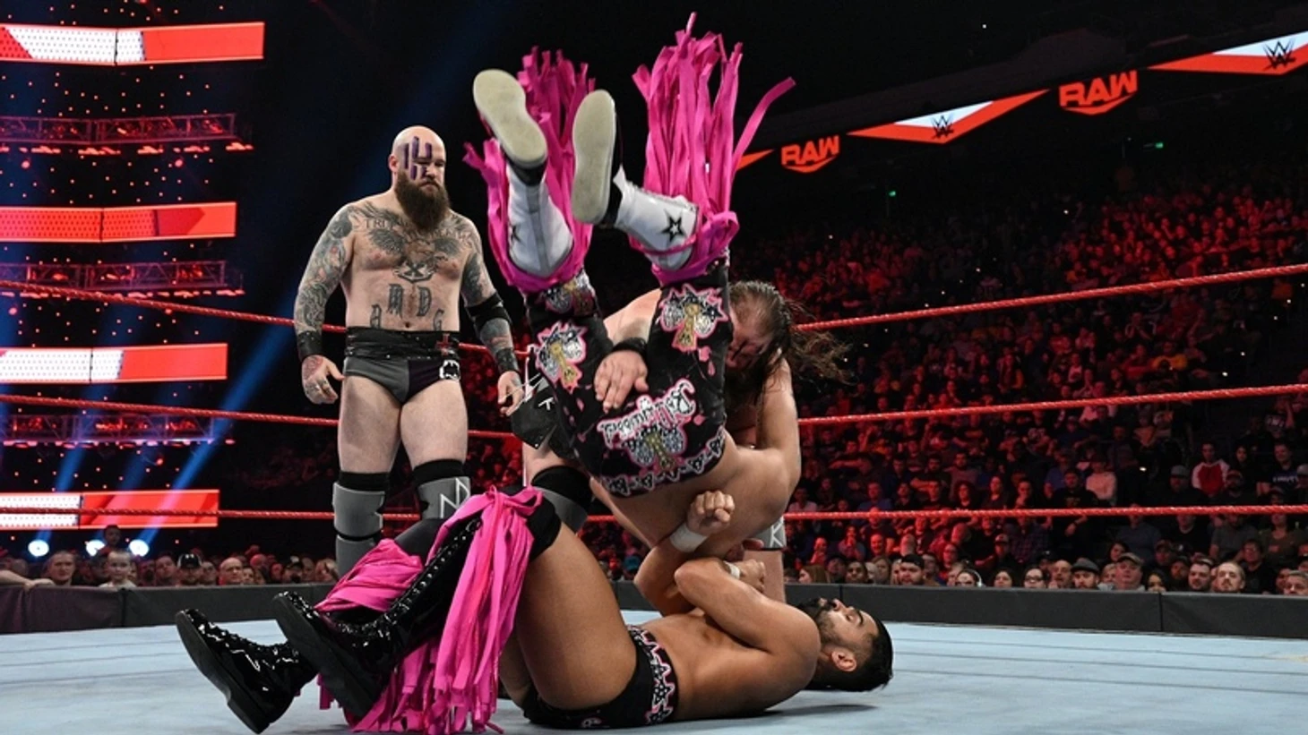 Обзор WWE Monday Night RAW 13.01.2020, изображение №16
