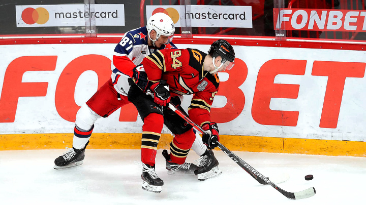 В третьем матче финала «Авангард» потерял Семёнова. Без него шансов против ЦСКА будет ещё меньше