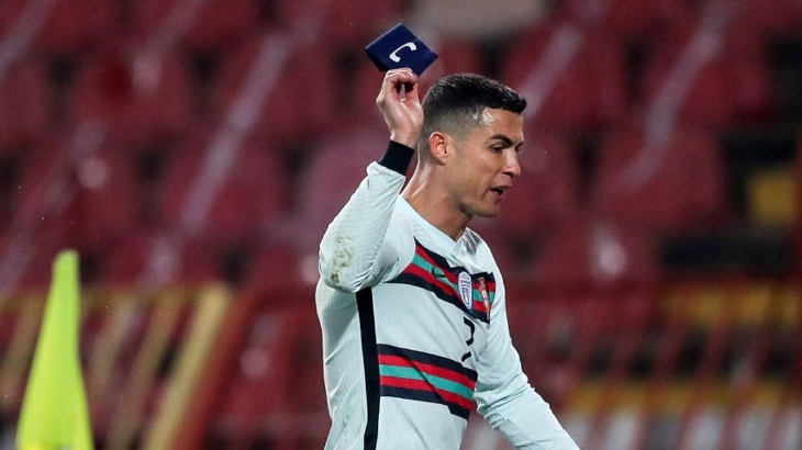 Брошенную Роналду повязку подобрал пожарный – и запустил рекордный для Сербии спортивный аукцион. Цель – помочь 6-месячному мальчику