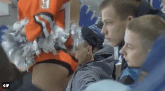 Ничто не может отвлечь тебя от хоккея