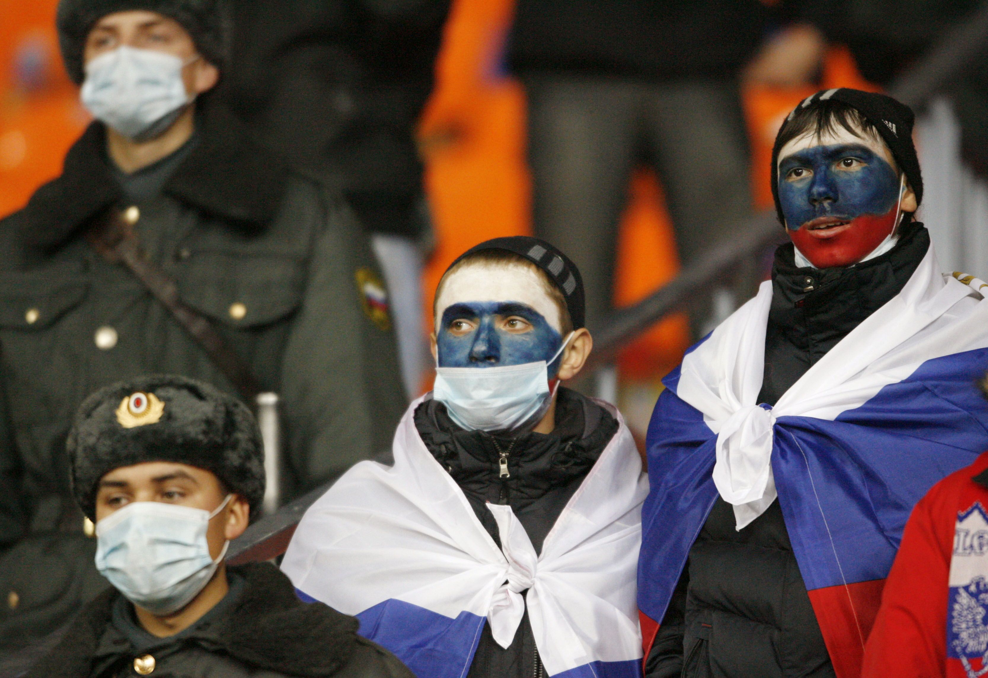 В 2009 году из-за H1N1 футбол тоже пострадал: перенос матчей, отмена турнира и карантин футболистов
