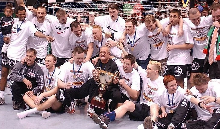 Олег Кулешов: "Как-то поспорили с Гисласоном на ящик шампанского, что выиграем бундеслигу", изображение №11