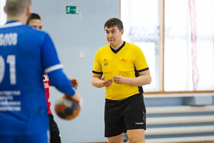 "Все думали: приедут молодые и натворят дел. Но мы смогли". В Суперлиге дебютировали 19-летние арбитры, изображение №1