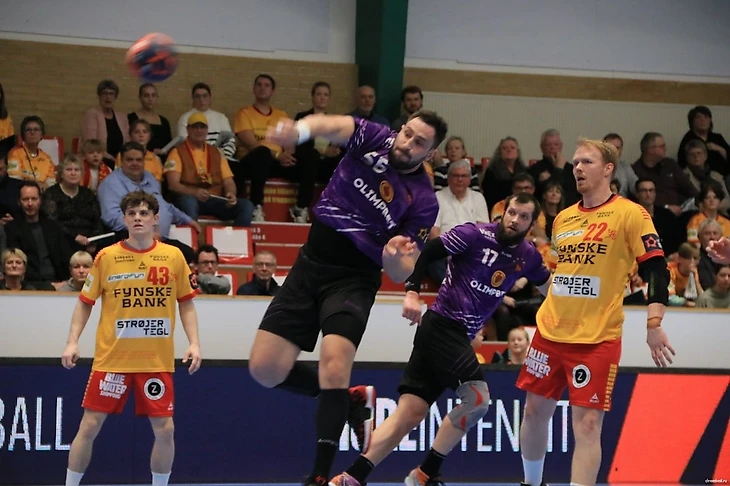 Европейская лига. Цыганочка с вылетом. Пуст или полон чеховский стакан?, изображение №1