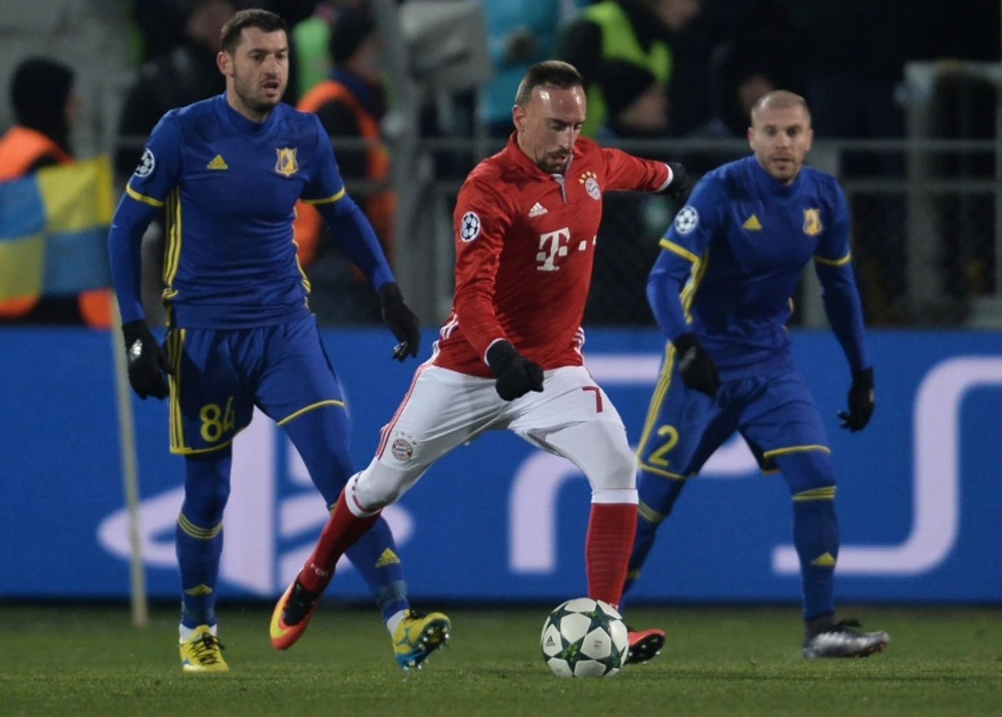 Мужики на выход. Кто ещё сбежит из «Ростова»