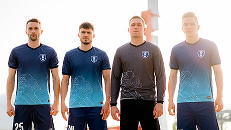 «В основе футбола и покорения космоса – объединение». «Калуга» из ПФЛ сделала форму со звездами, небом и силуэтом Циолковского