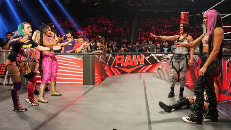 Обзор WWE Monday Night RAW 01.08.2022, изображение №9