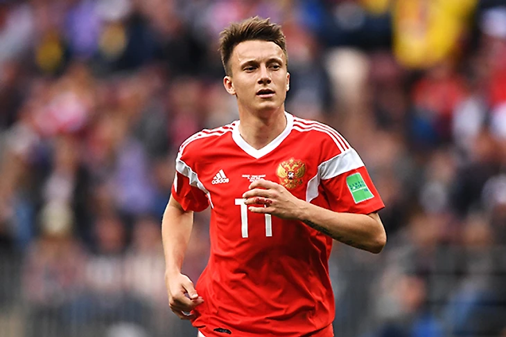 Еще один топ-клуб включился в борьбу за футболиста сборной России: Футбол: Спорт: Lenta.ru