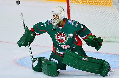 Фантастика: Мозякин бросал в пустые ворота, а попал в клюшку вратаря😱