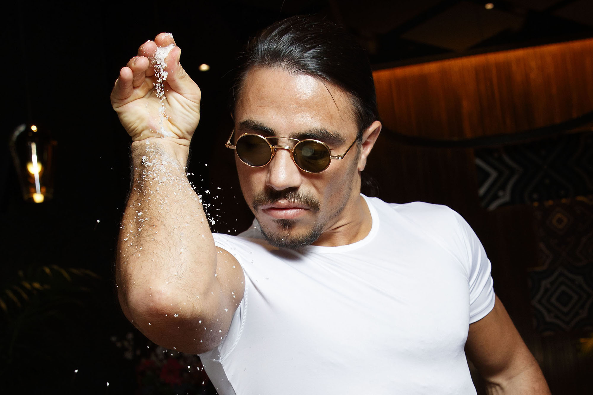 Повар-мем Salt Bae был замечен рядом со стадионом, где пройдет матч «Сити»  и «Интера». В финале ЧМ он вывел из себя Месси - Гаспачо - Блоги Sports.ru