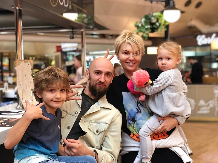 Ирина Дибирова в журнале "Быстрый центр". Жена Тимура, изображение №1