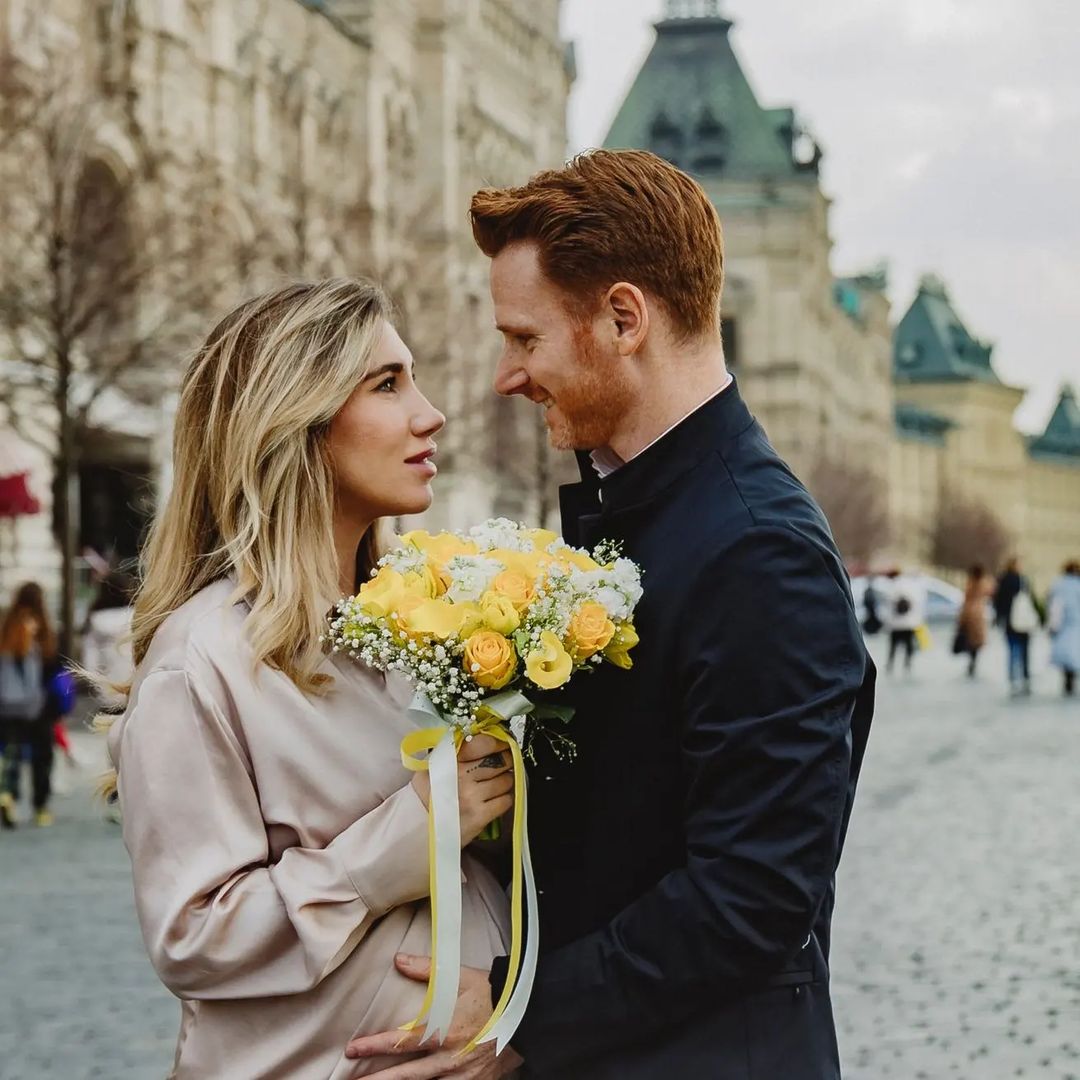 🥰 Посмотрите, как счастлив Абаскаль и его жена! Расписались в Москве,  скоро ждут ребенка - Ultras Action - Блоги Sports.ru