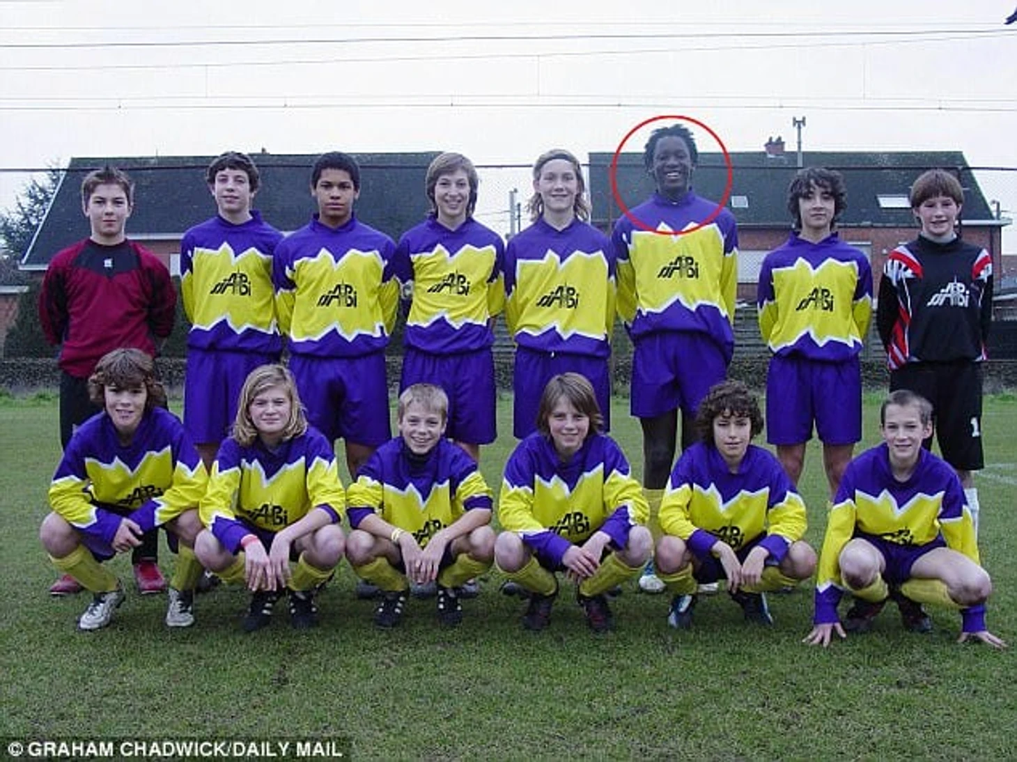 Ромелу в школьной футбольной команде на турнире в 2006 году