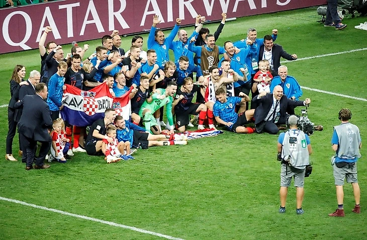 Футболисты сборной Хорватии празднуют выход в финал ЧМ-2018 | Getty Images