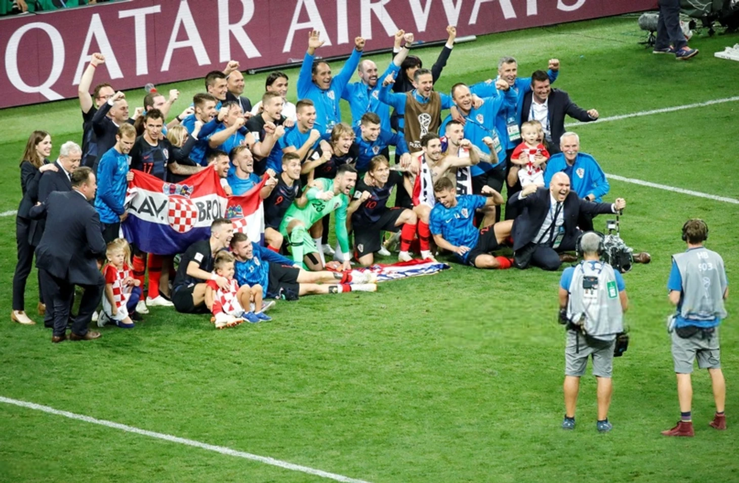 Футболисты сборной Хорватии празднуют выход в финал ЧМ-2018 | Getty Images