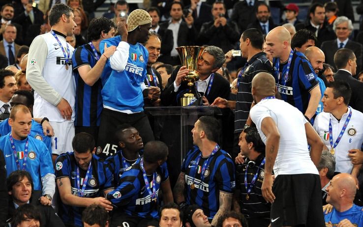 «Интер» в финалах Кубка Италии: бомбардир в очках, неудачное прощание Маццолы, пинок от Тотти и многое-многое другое