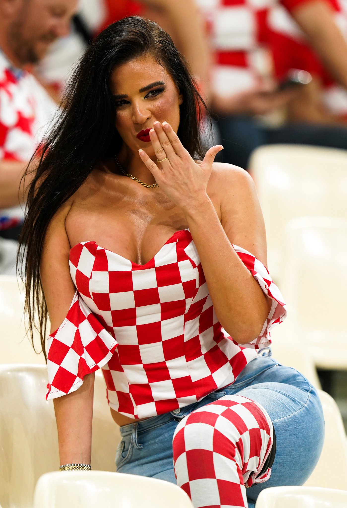 Мы в ней не сомневались: Ивана Кноль пришла на матч Хорватии с Аргентиной –  конечно, в новом наряде - Апдейт - Блоги - Sports.ru