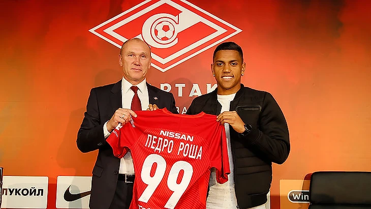 Вторник. Москва. Новичок &quout;Спартака&quout; ПЕДРО РОША с генеральным директором клуба Сергеем РОДИОНОВЫМ на &quout;Открытие Арене&quout;. Фото Александр СТУПНИКОВ, ФК &quout;Спартак&quout;