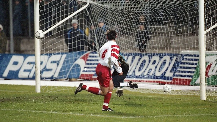 Илья Цымбаларь забивает гол