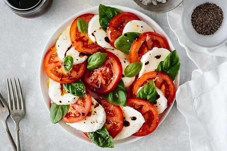 Caprese Salad Recipe (Classic Italian Salad) | Downshiftology