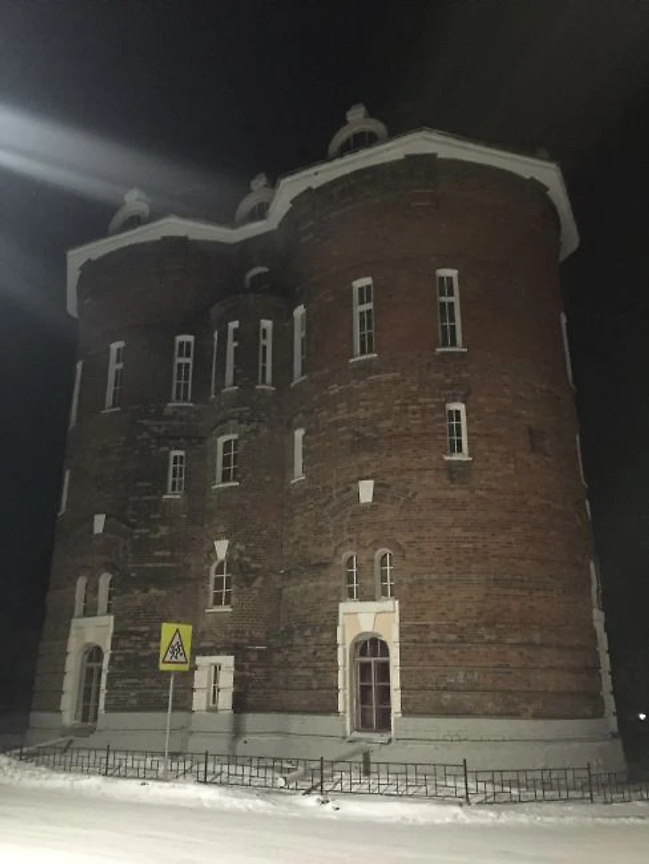 Знаменитая водонапорная башня в Уяре