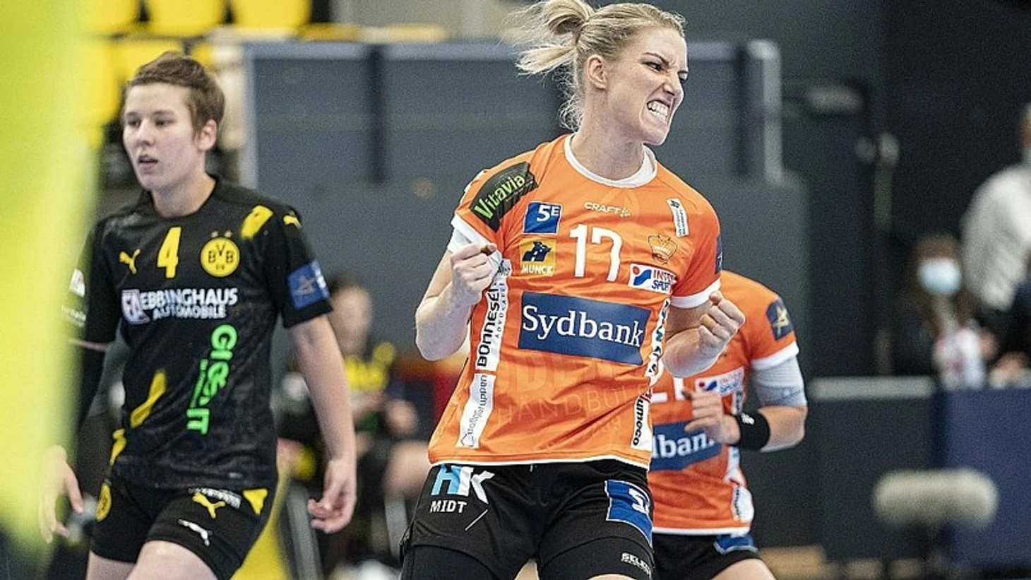 Лига чемпионов. "Гадюки" жалят и в гостях. Хейди Леке лучше всех. Нура Мерк забрасывает тоже, изображение №3