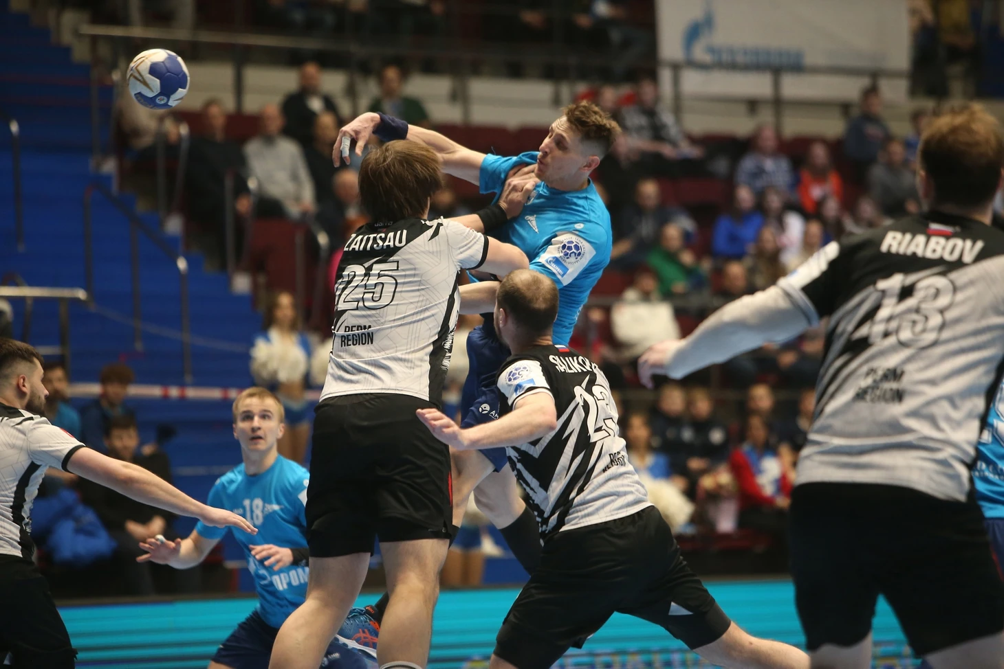SEHA-Gazprom League. Питер полюбил гандбол. Но "финал четырёх" для "Зенита" теперь под вопросом, изображение №1