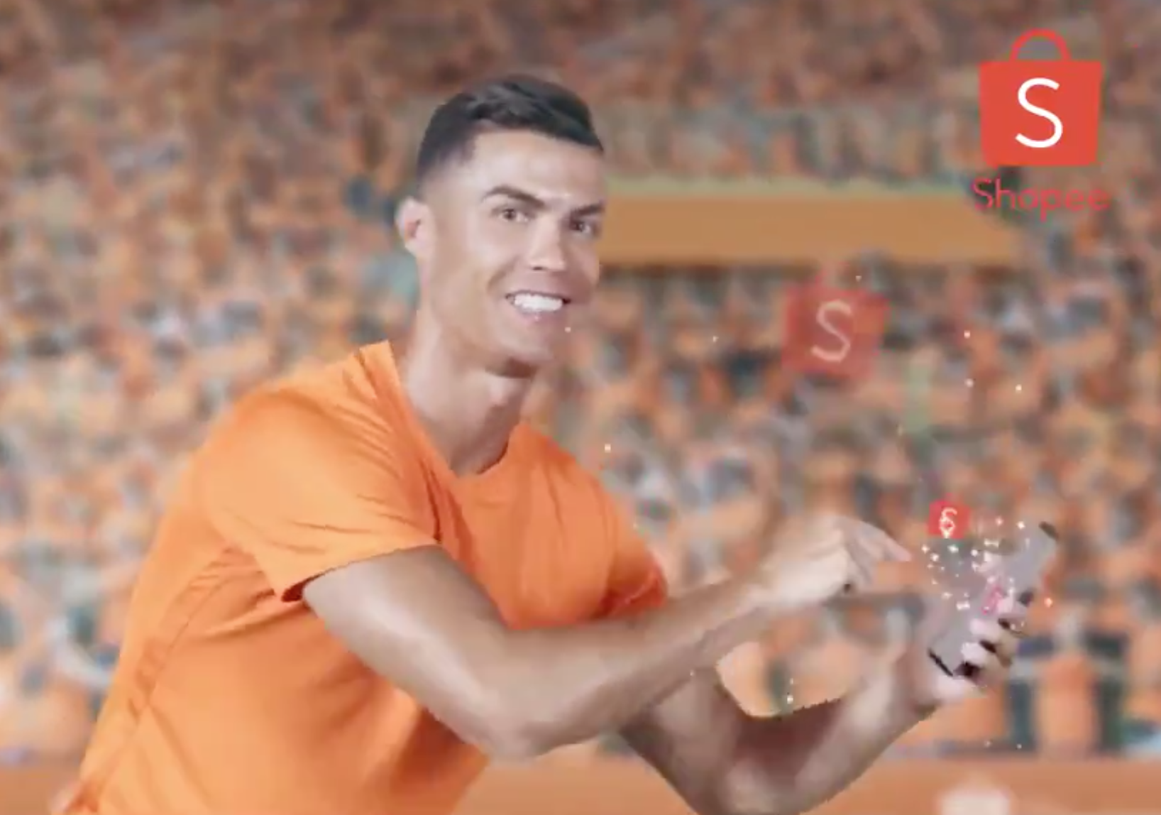 😂 Роналду танцует в азиатской рекламе онлайн-магазинов. Смешно и очень странно