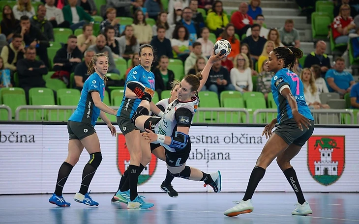 Лига чемпионов. Ошибка Аморим, гол-фантом Ингстад, победа "Эсбьерга" и конец сказки "Крима", изображение №1