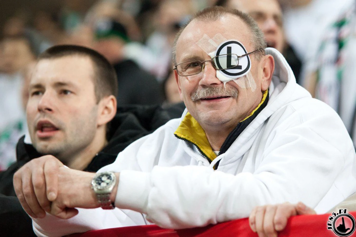 https://photobooth.cdn.sports.ru/preset/post/5/c8/3ce9b80c642f18a5779c66ca5a447.jpeg