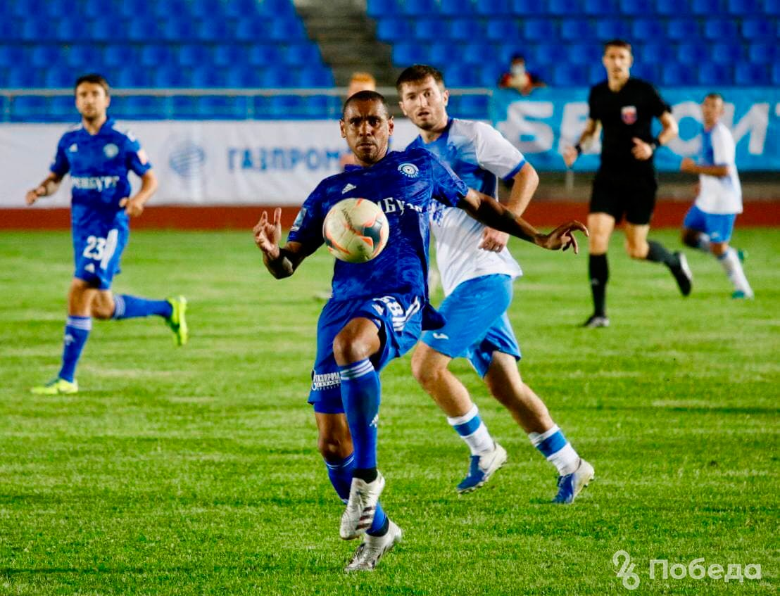 Ставропольские футболисты уступили сопернику из Оренбурга три мяча