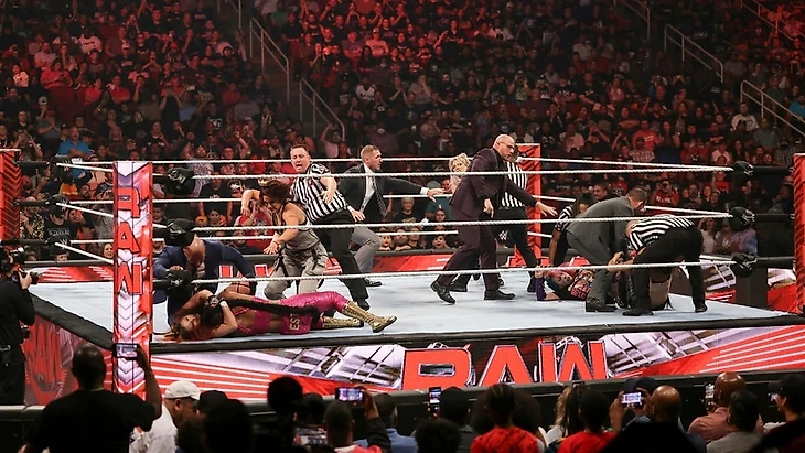 Обзор WWE Monday Night RAW 01.08.2022, изображение №10