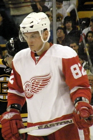 Дудь в форме Red Wings