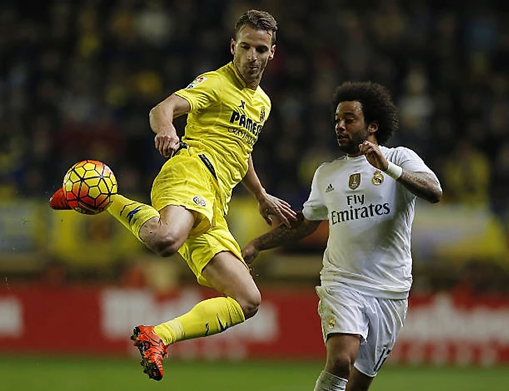 Roberto Soldado of Villarreal CF controls the ball beside Marcelo Vieira of Real Madrid during the La Liga match between Villarreal CF and Real...