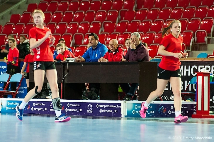 Девичья сборная в Подмосковье. Михаил Измайлов: работа под девизом "Вспомнить все!", изображение №2