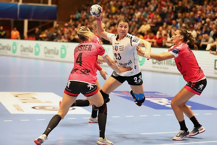 Лига чемпионов. "Гадюки" жалят и в гостях. Хейди Леке лучше всех. Нура Мерк забрасывает тоже, изображение №4