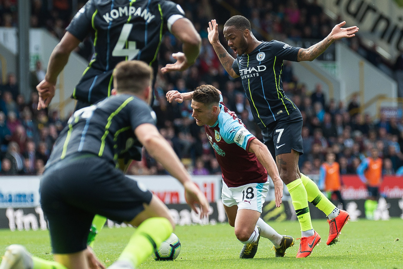 Фолы и карточки в АПЛ