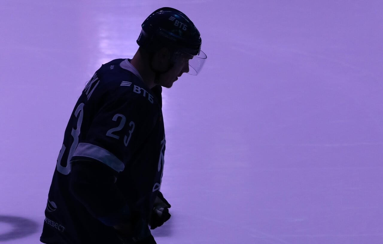 🎩🎩🎩Яшкин сделал хет-трик за 35 минут – забивал даже бедром. Он лучший снайпер КХЛ