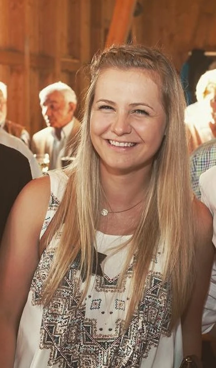 Анника Кнолль