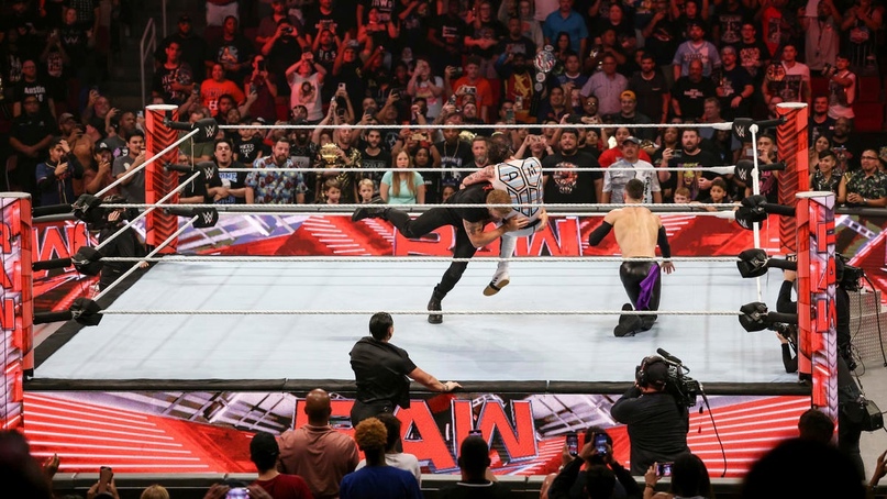 Обзор WWE Monday Night RAW 01.08.2022, изображение №15
