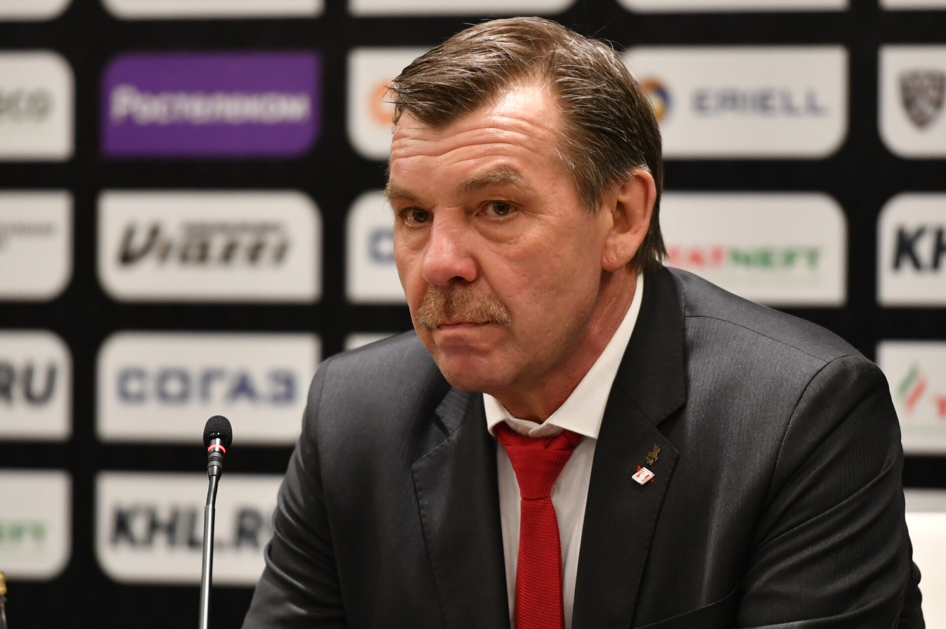 У Знарка проблемы в «Спартаке» – может даже не выйти в плей-офф. Похоже, его фирменные приемы не работают в новой реальности