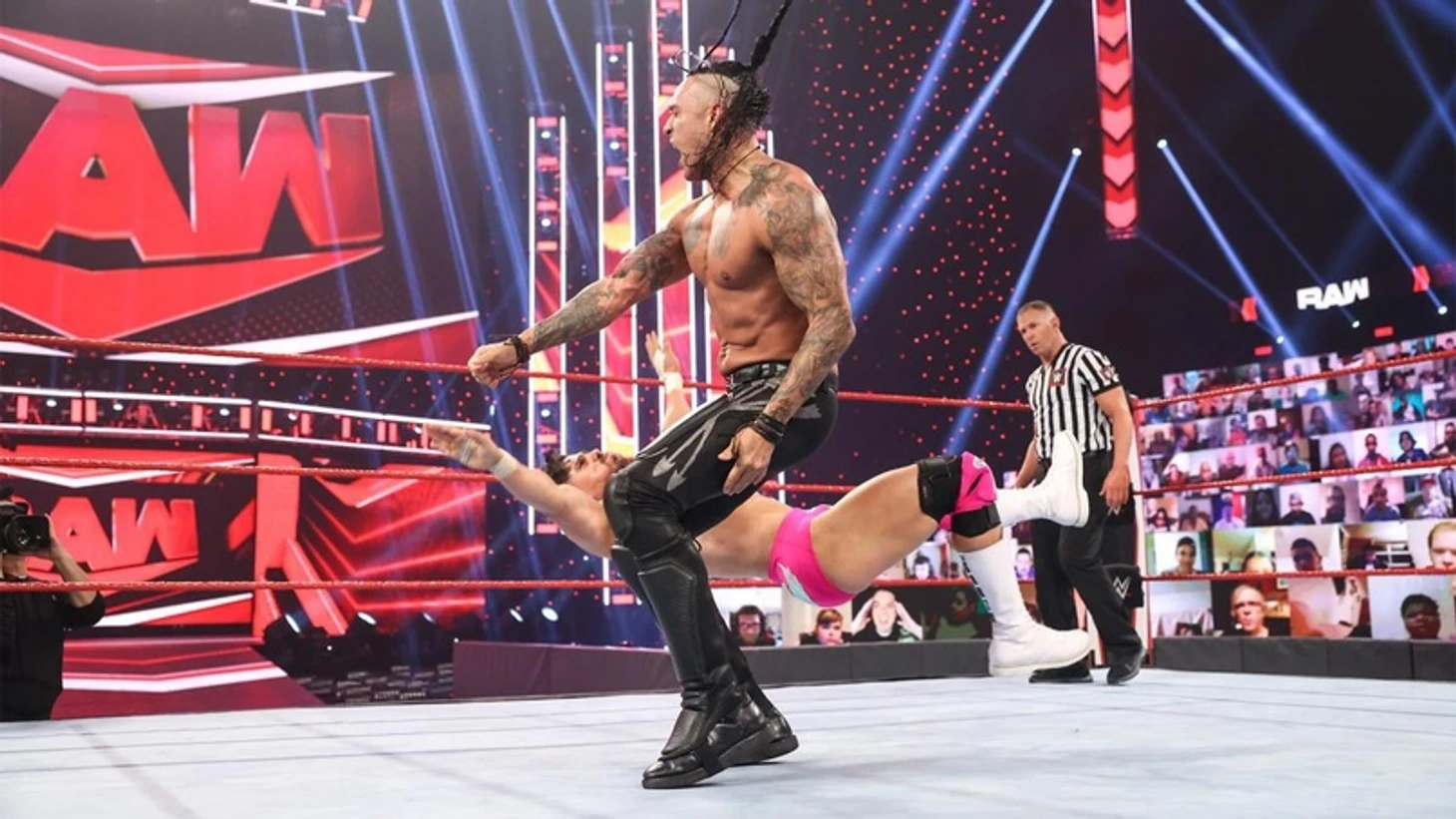 Обзор WWE Monday Night RAW 22.02.2021, изображение №13