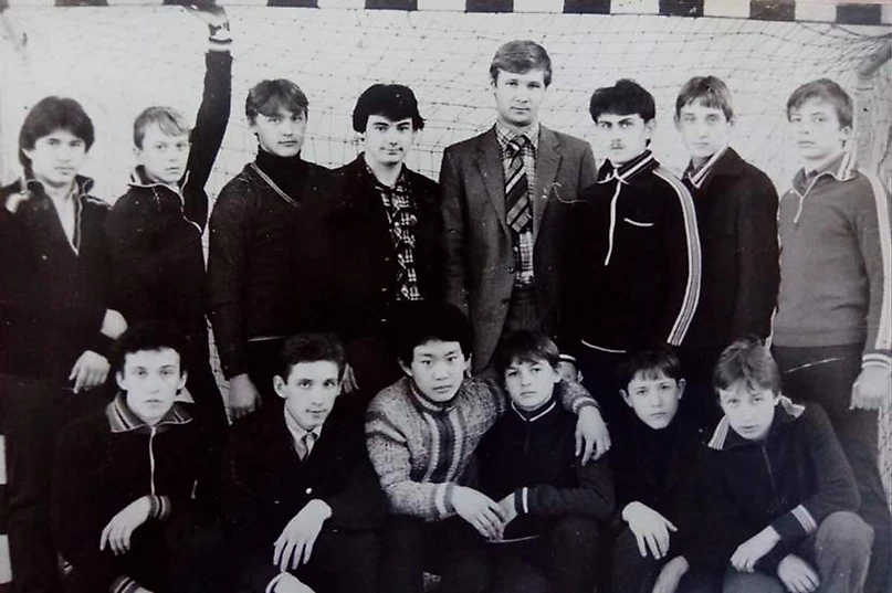 Команда Актюбинска. Сергей Богатырев второй справа в верхнем ряду