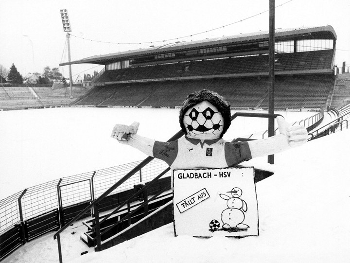 В футбол на снегу играют не только в России