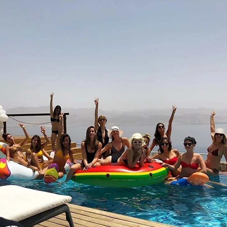 Coral Simanovich with friends